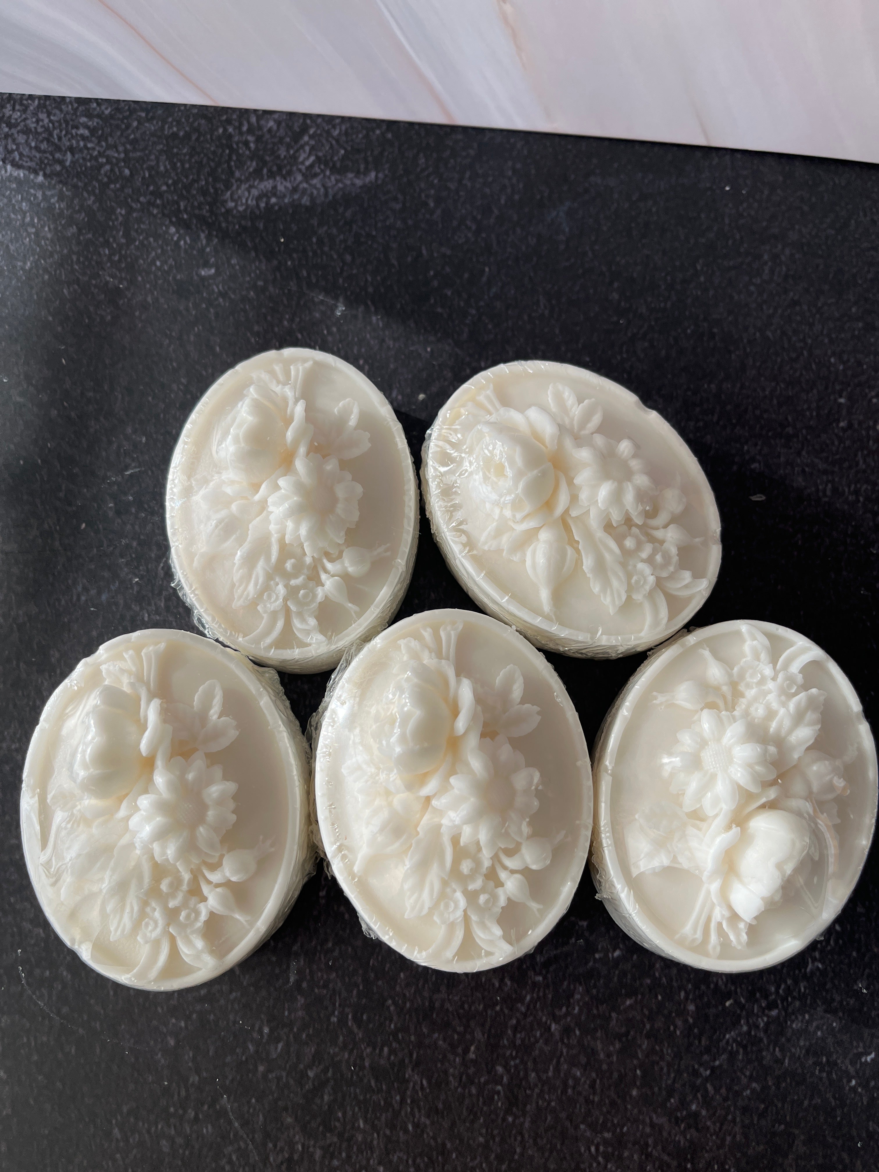 3 Soaps for $14 Bundle Glutathione  Niacinamide Glow Bar.( Melt & Pour) 2.9 oz